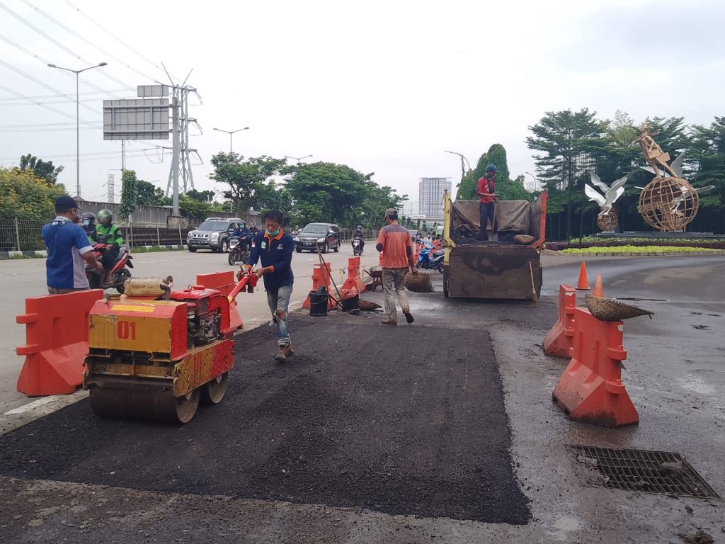Pengaspalan Jalan Lingkungan Rumah di Depok